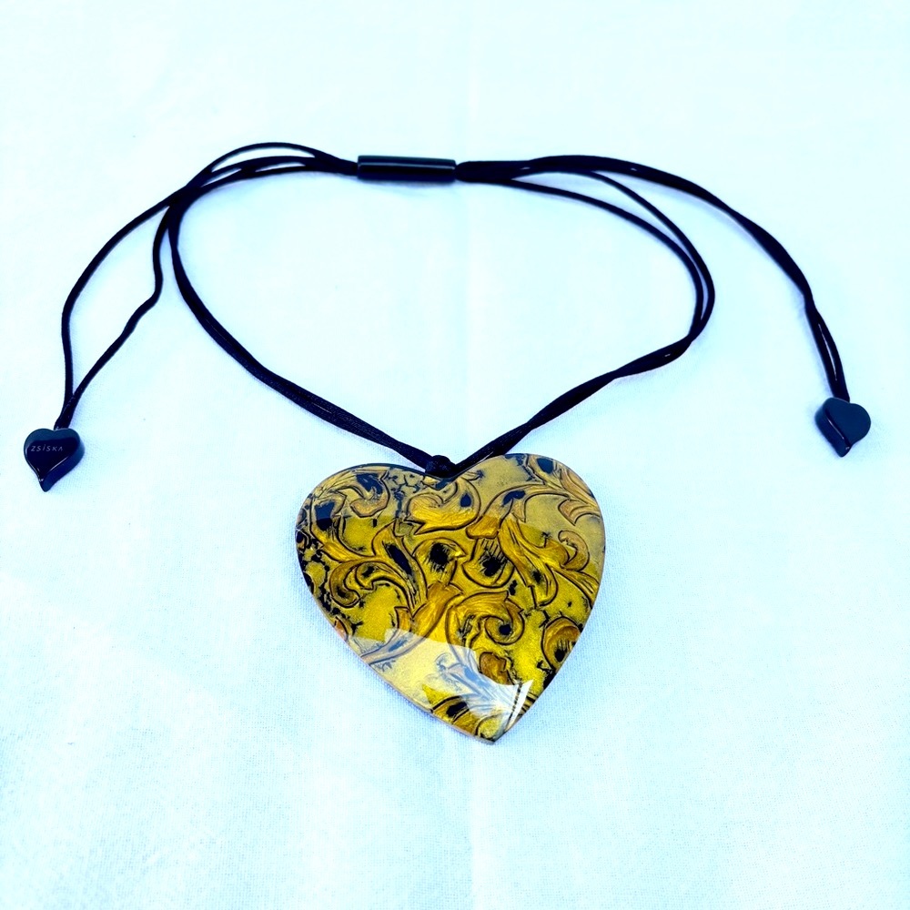 Heart Pendant Necklace in Swirled Yellow Gold